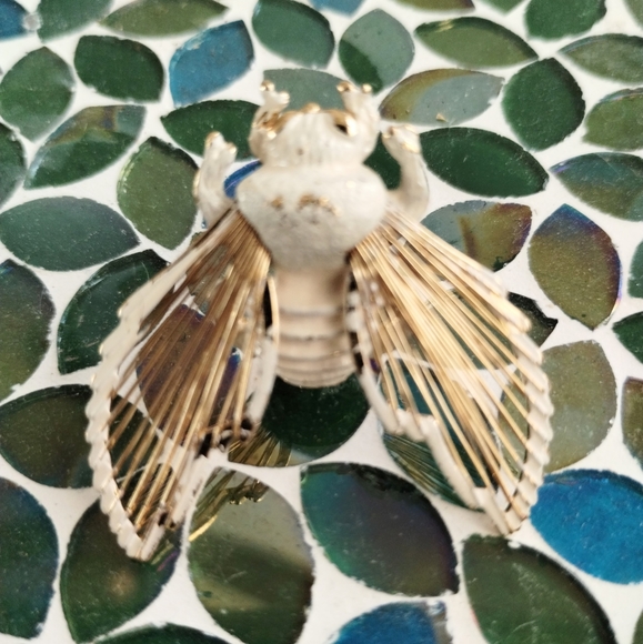 Vintage Monet Bumble Bee/Insect Brooch - Picture 3 of 15
